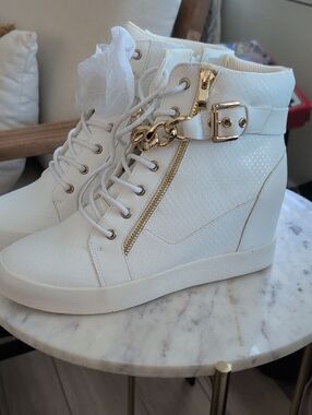 Shoe Dazzle White Wedge Sneakers with Gold Chain & Zipper